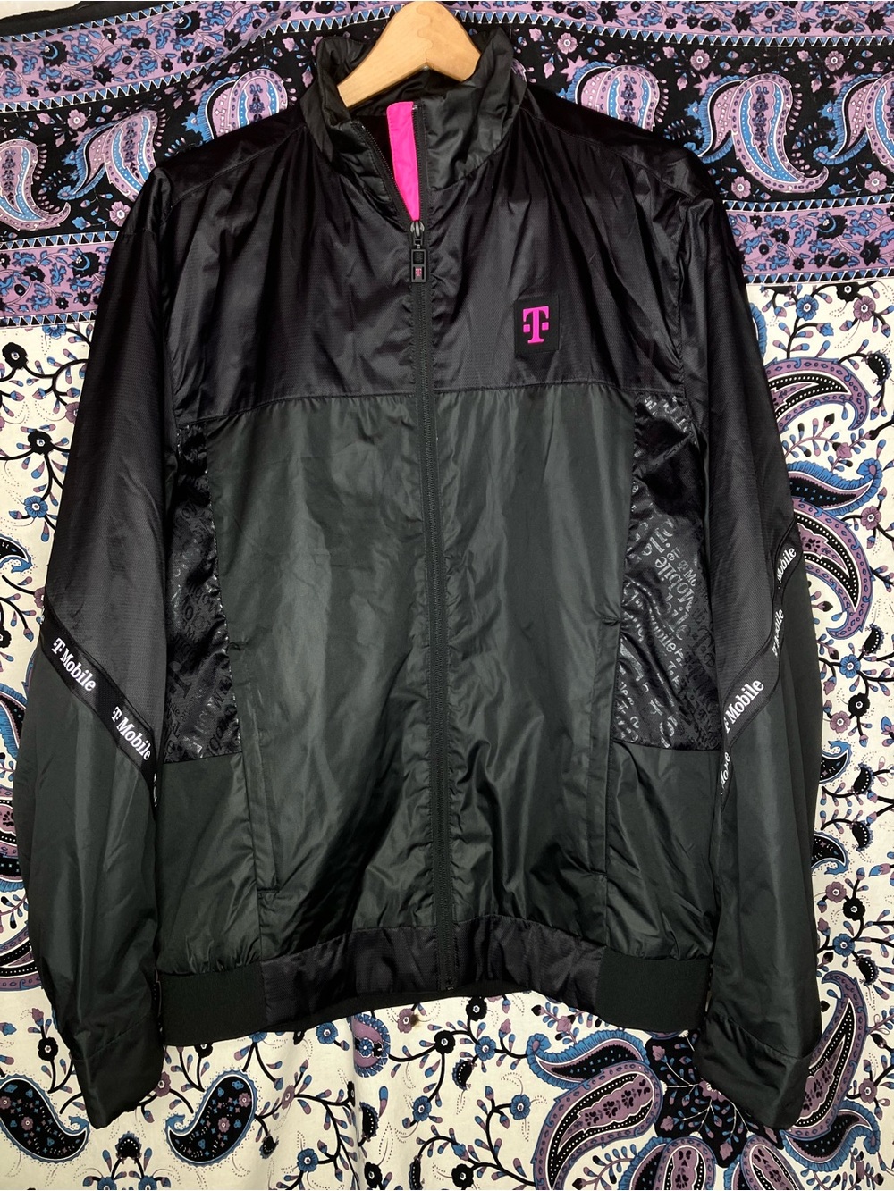 T Mobile men’s L windbreaker jacket
